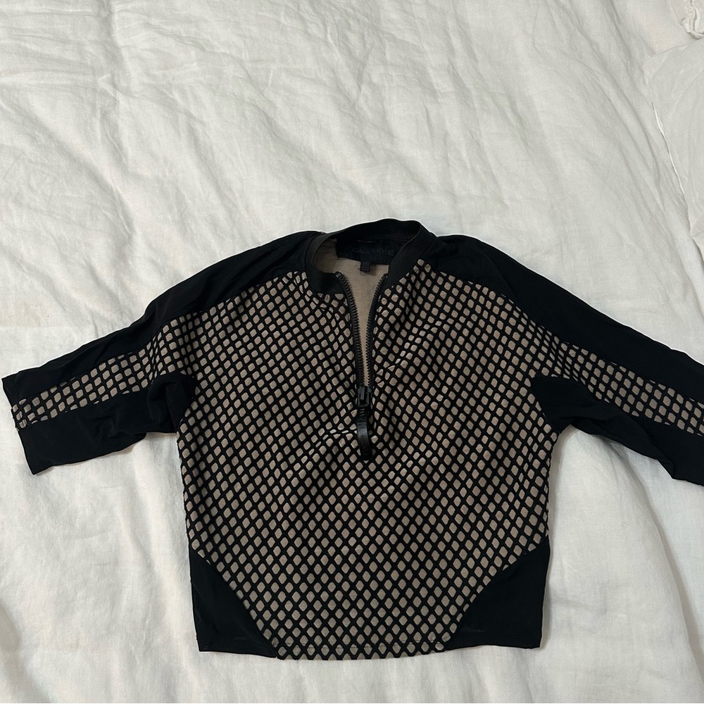 KENDALL & KYLIE Black and Tan Geometric Sport Crop Top